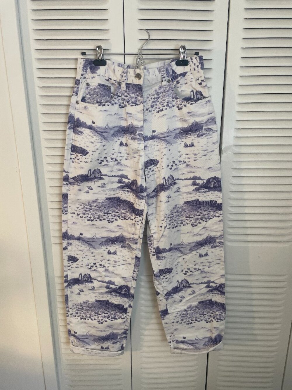 LL Bean Blue, White, Purple Coastal Beach Scene Pants - Size 10